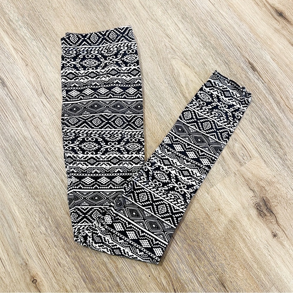 Black & White Aztec Patterned Leggings